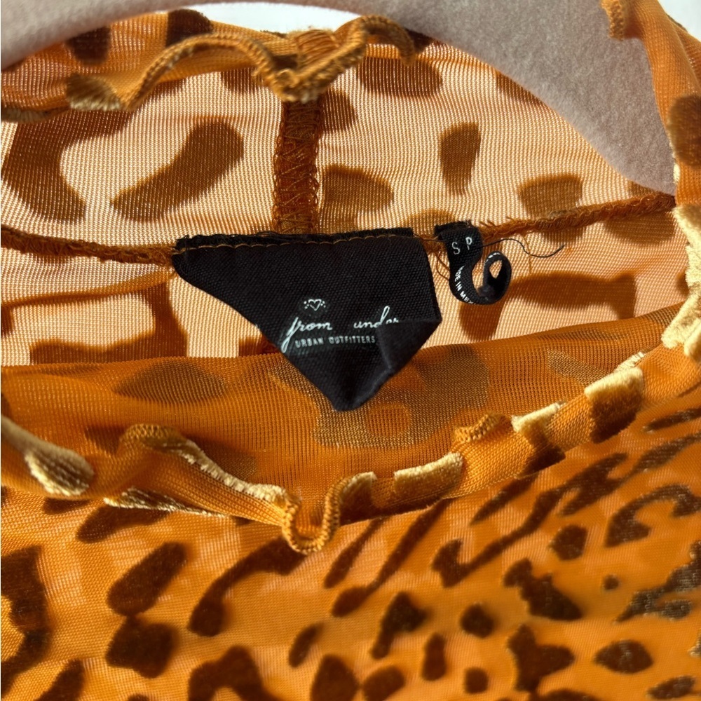Urban Outfitters Out From Under Leopard Print Velvet Mock-Neck Top Small - Picture 11 of 11